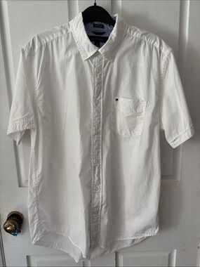 Tommy Hilfiger White Short-Sleeve Button-Down Shirt with Chest Pocket